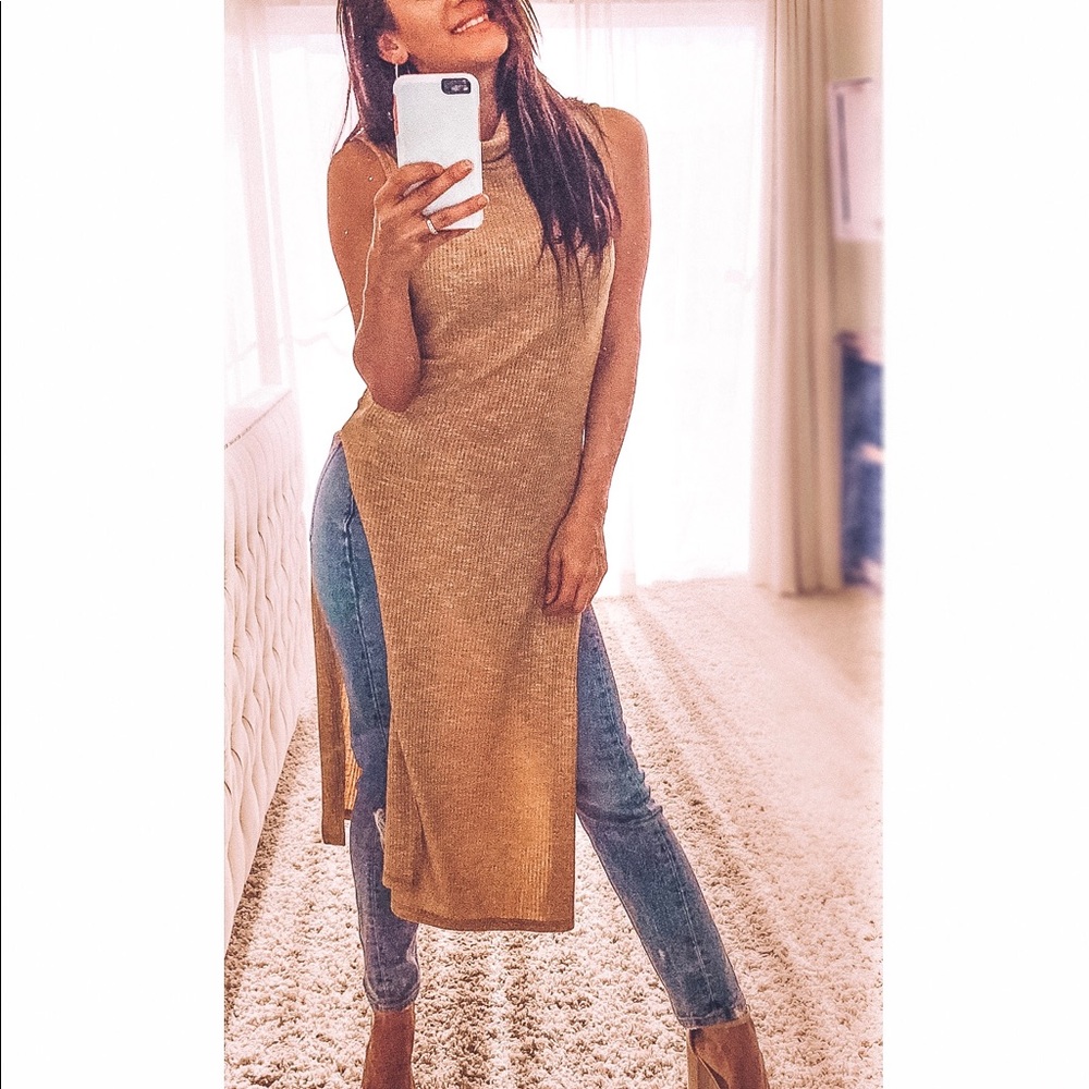 Chic Sleeveless Maxi Tunic with Side Slits